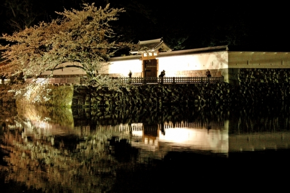 馬出門と夜桜