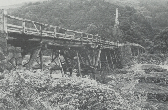 老朽化している太閤橋