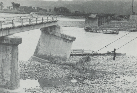 流出した報徳橋