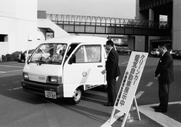 電気自動車の展示