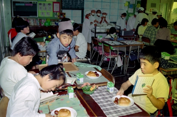 学校給食_足柄小学校