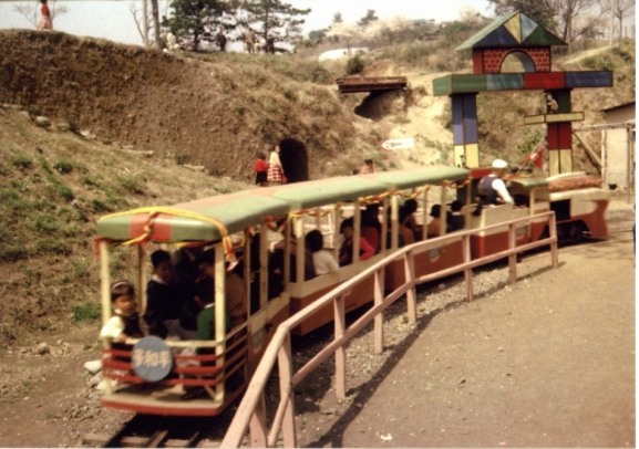 城址公園内を走る豆電車