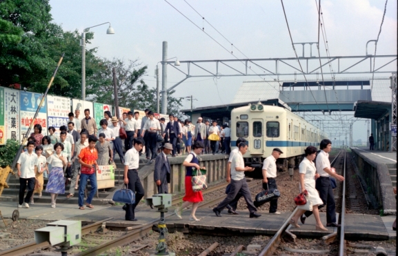 栢山駅と2300系