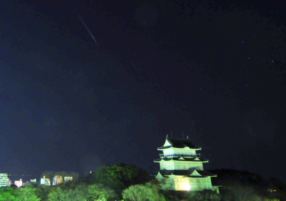 小田原城天守閣とふたご座流星群