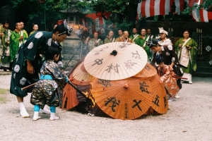 曽我の傘焼まつり　(5月下旬)