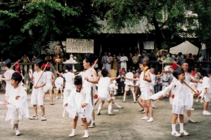 鹿島踊り　(7月中旬の日曜日)