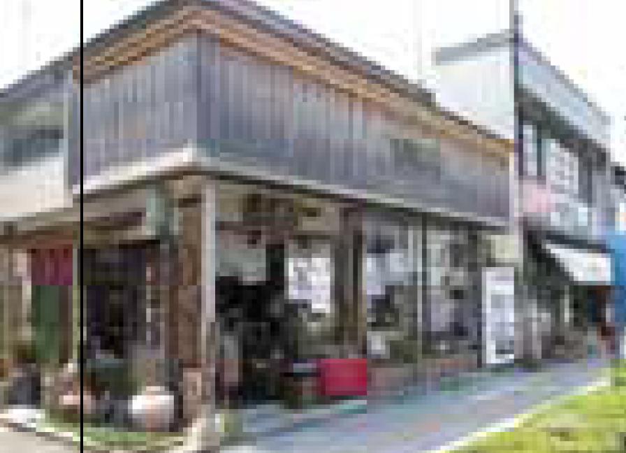(Derecha) Museo de Archivos de Umeyorozu (Rankanbashi Chinriu)