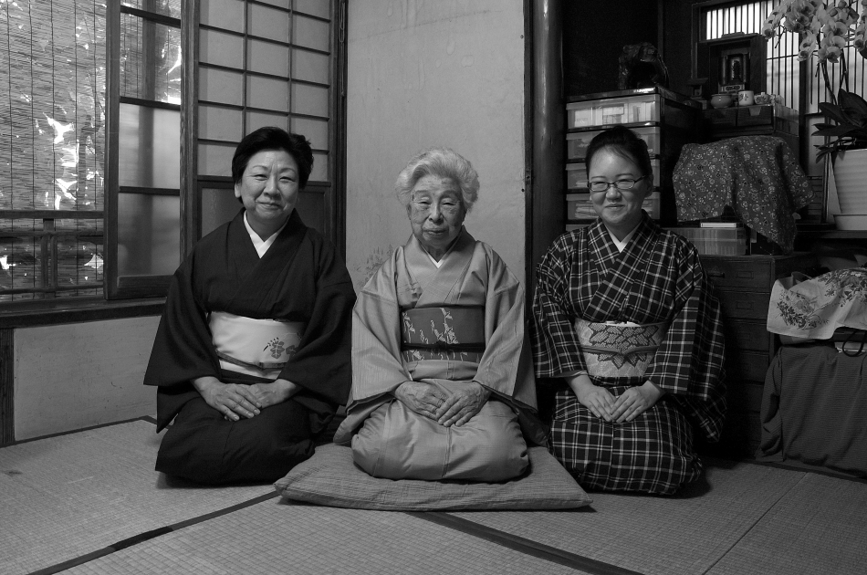 杵屋響泉さん、娘の六響さん、孫の和久さん