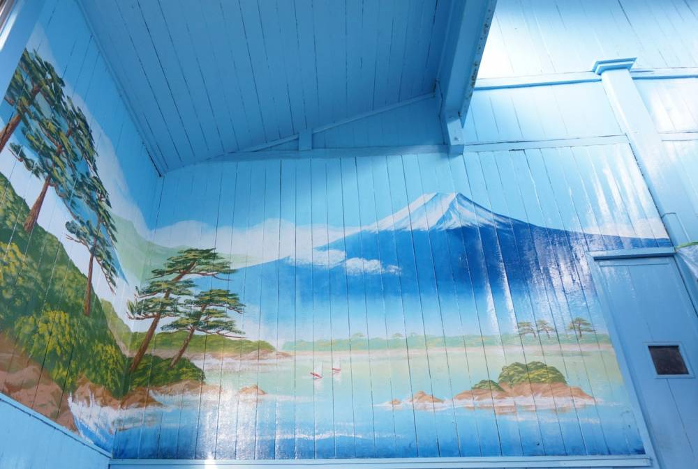 男湯に描かれた富士山
