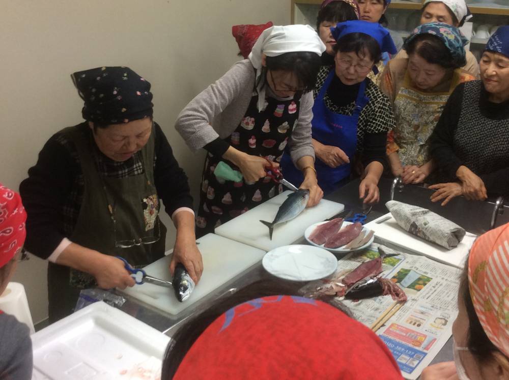 キッチンばさみによる魚の捌き方