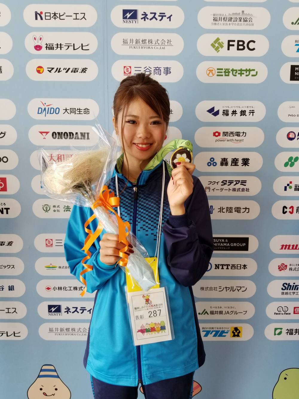 インタビューを笑顔で受ける梅若選手