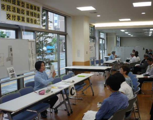 昨年度に実施した報告会の様子