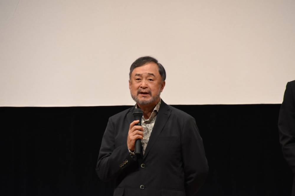 作品を解説する五十嵐監督