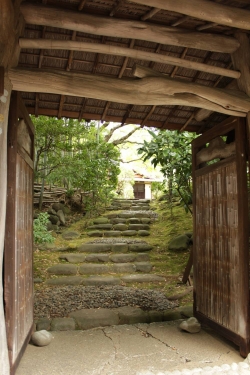 皆春荘門
