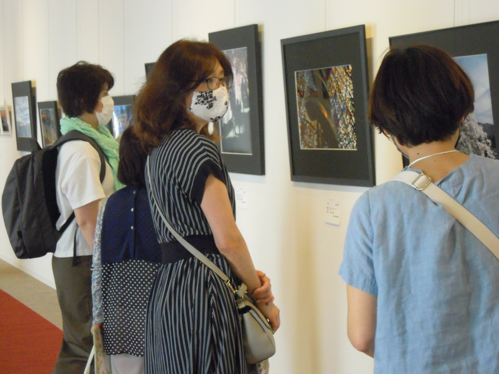 三の丸ホールで市美展の見学