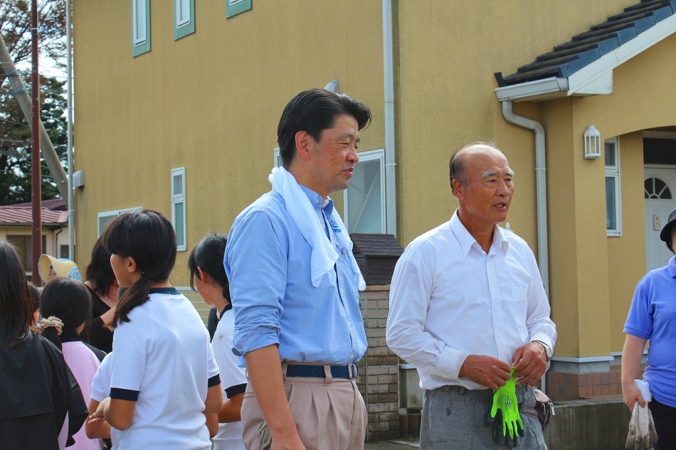 作業の合間に桜井稲作組合の皆さんと懇談2