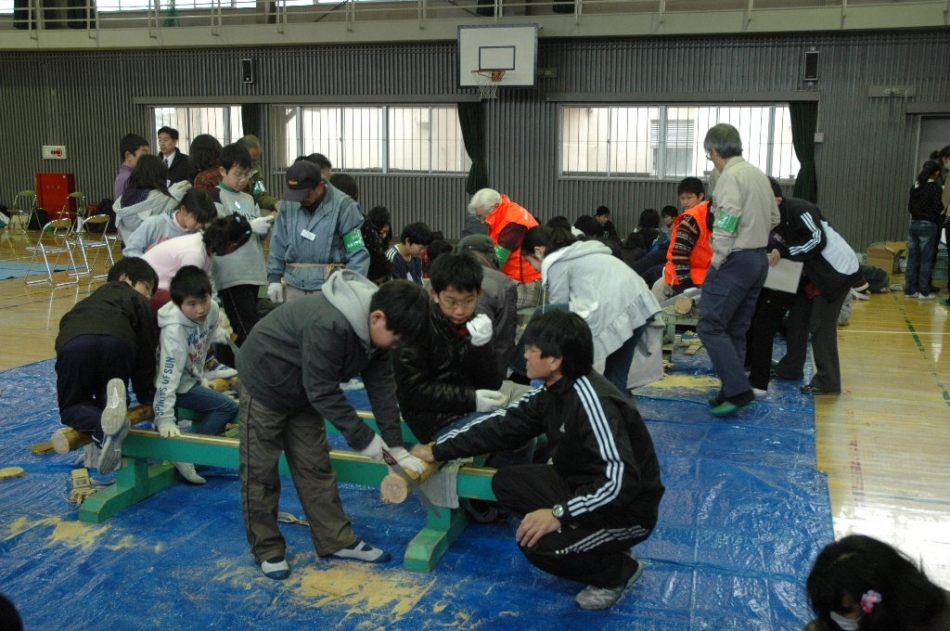 丸太でコースターづくり