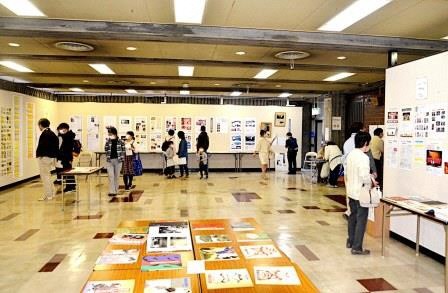 写真６：記録展の展示会場の風景