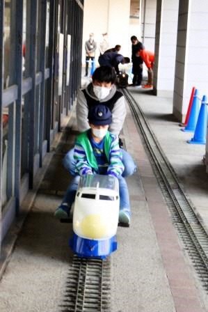 写真16：夢の新幹線運転手