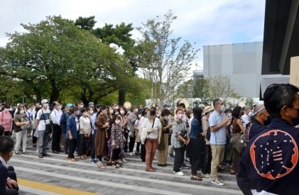 （写真５）入場を待つ行列