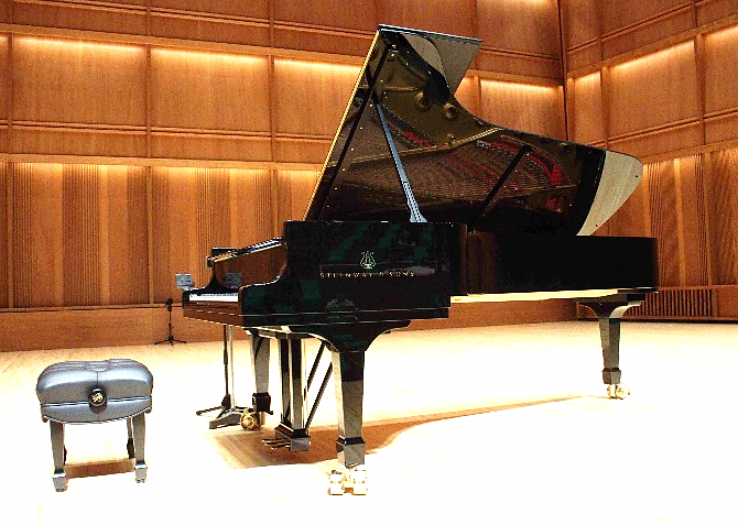 （写真４）スタインウエイのピアノ