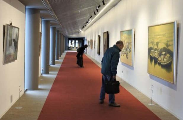 （写真3）三の丸ホール2階ギャラリー回廊