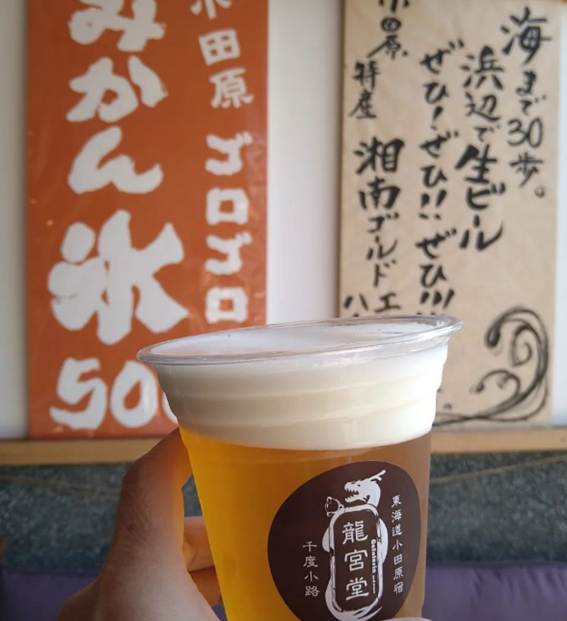 ジェラートのほかに、コーヒーやビールなどのドリンク類も販売