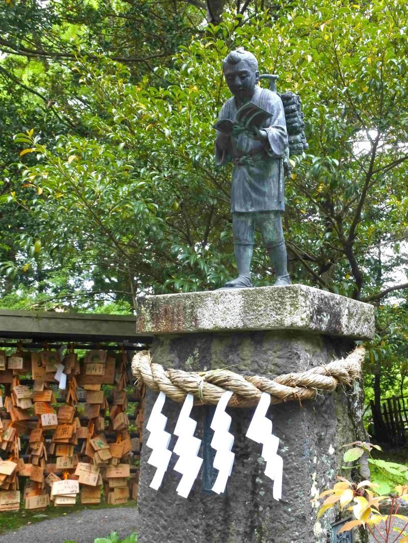 （写真２）金次郎像