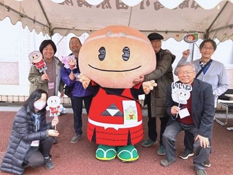 （写真６）梅丸くんと文化レポーター