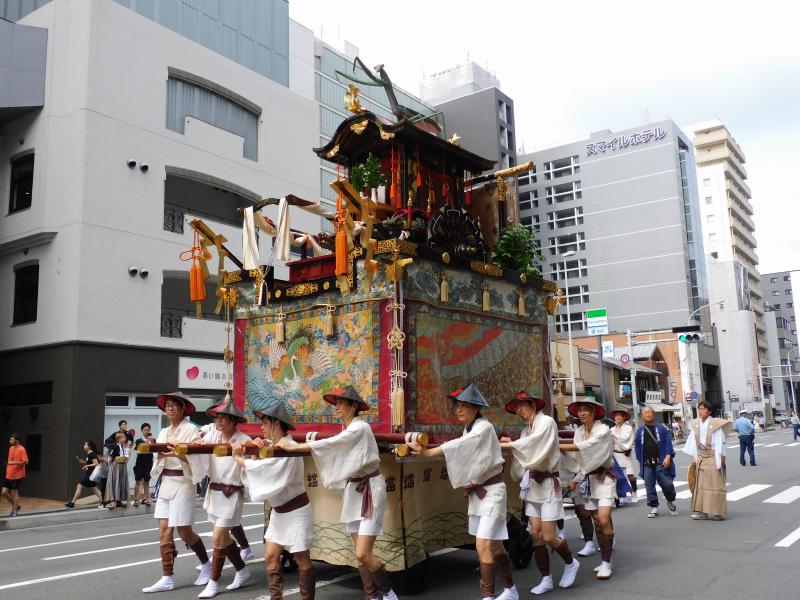 からくりで動くカマキリを載せた螳螂山