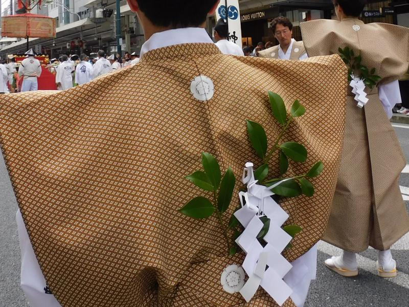裃の背中の榊にもカマキリの折り紙