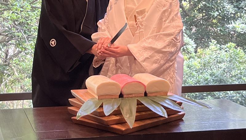 「かまぼこ入刀」