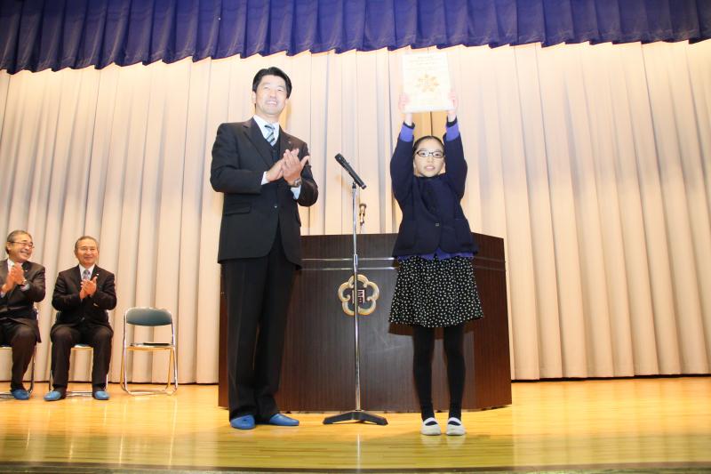 市長から認証盾をもらったよ！！