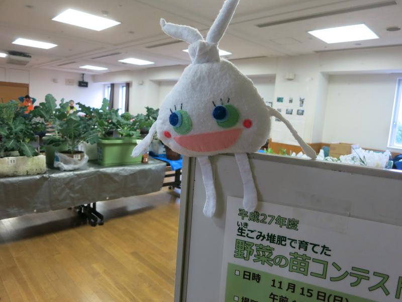「どんな苗が出品されているのかな～」ごみんちゅもわくわく♪