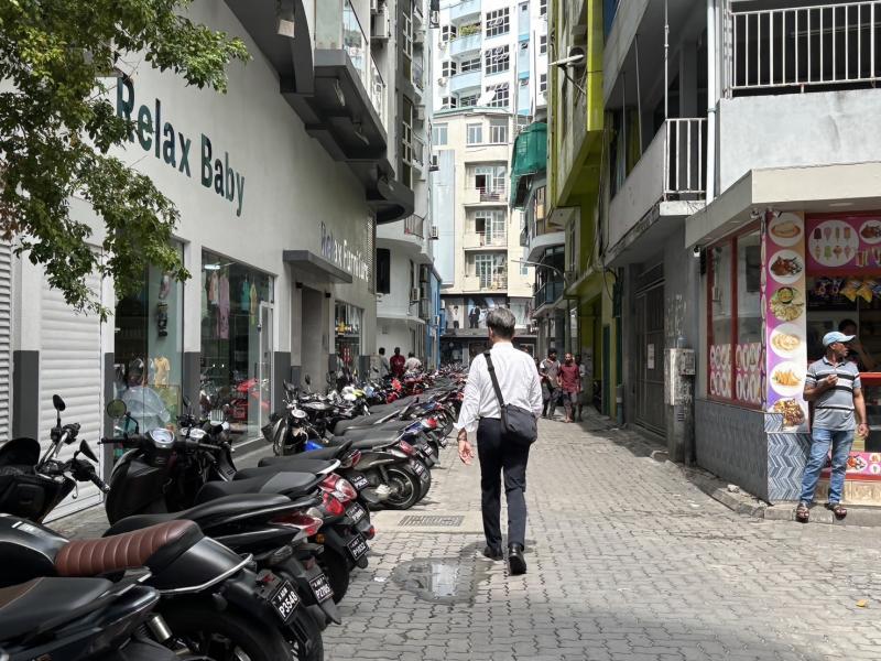 首都マレは路地裏までバイクがいっぱい
