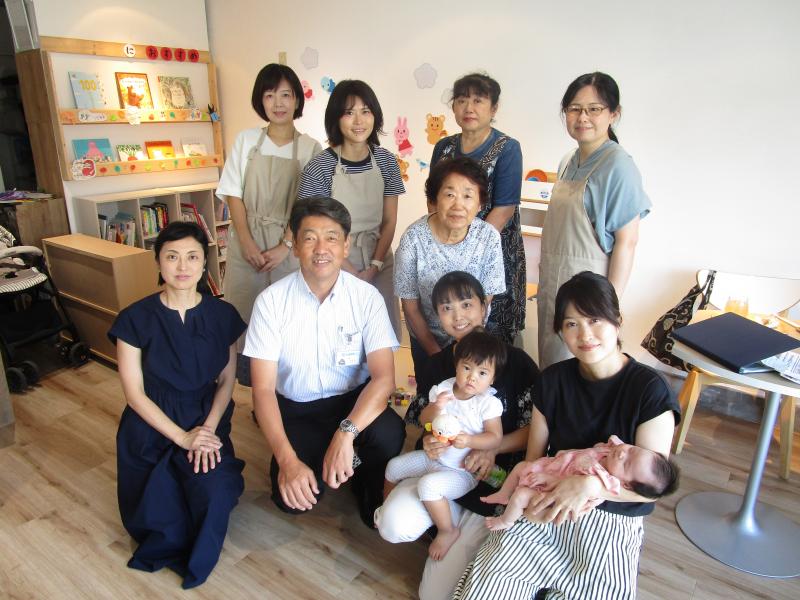スタッフや来店者の皆さんと一緒に