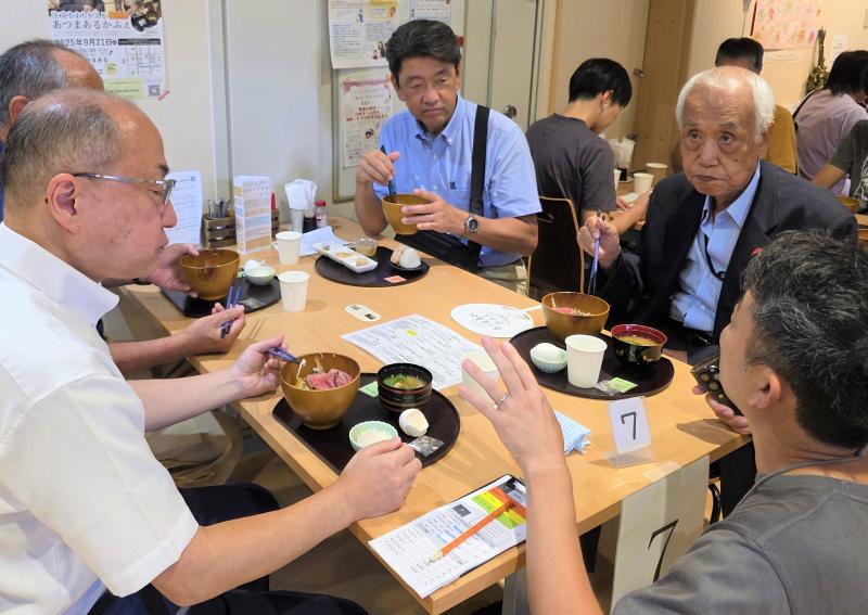「注文をまちがえる　あつまあるかふぇ」で、和やかにランチ