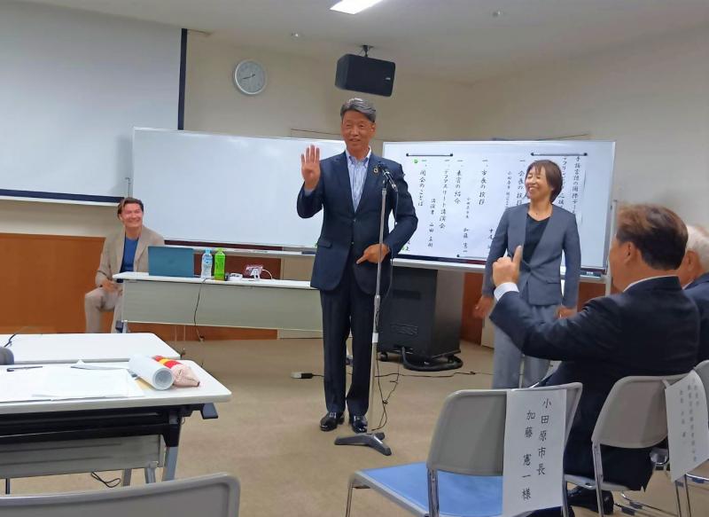 デフリンピック応援イベント 手話を交えご挨拶