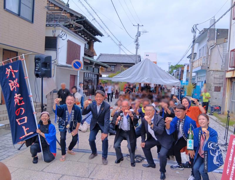 「小田原宿場祭り」の来場者らと一斉乾杯