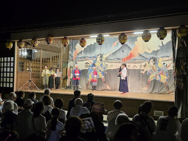 宗我神社での児童劇「曽我兄弟物語」の様子