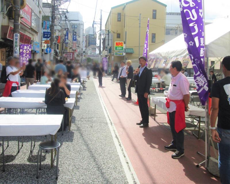 小田原駅前東通り商店街での「おだわら秋の外呑み横丁」にて