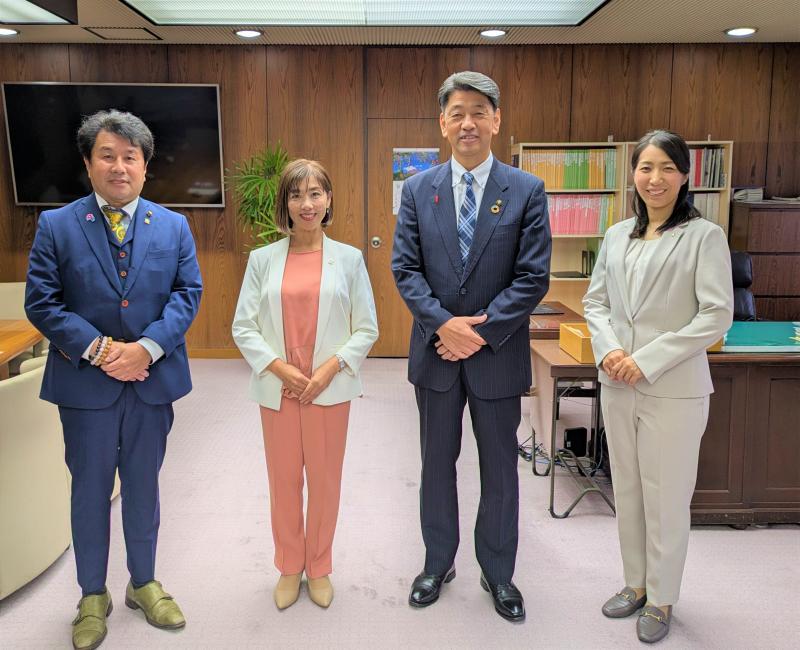 小田原市倫理法人会の岡会長ほか皆さんと