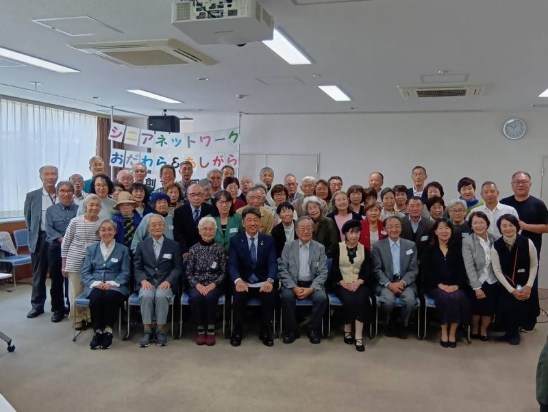 SNOA創立10年記念集会にて、参加された皆さんと