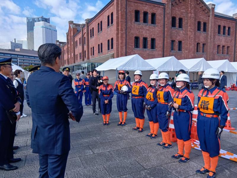 操法演技を終えた後、女性分団の皆さんと