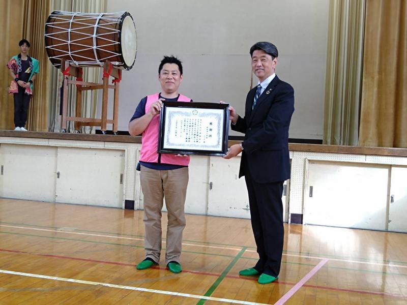 国府津小学校でPTAの皆さんに感謝状贈呈