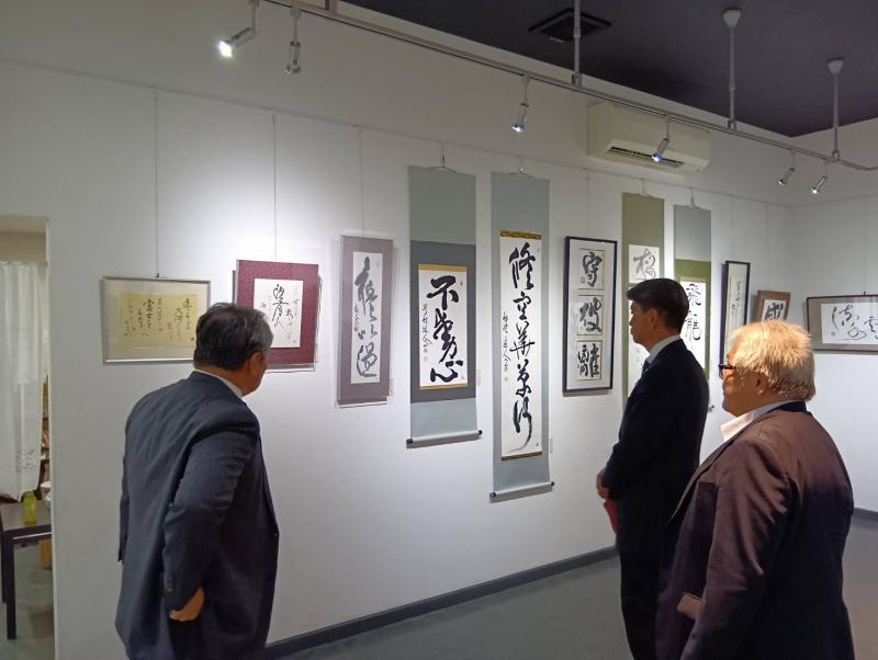 昴書道会の設立十周年記念書展にて