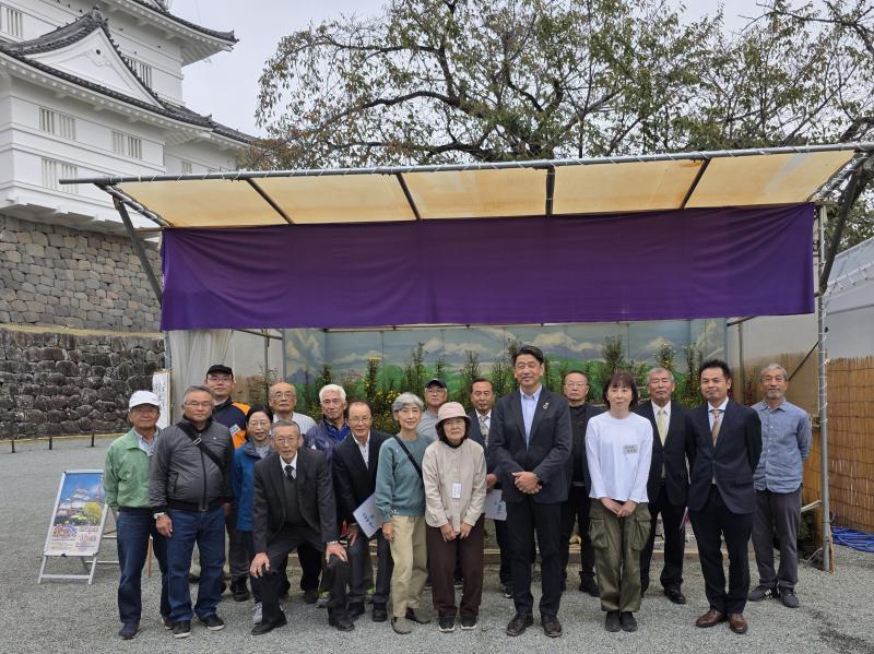 小田原城菊花展にて、清香会の皆さんと