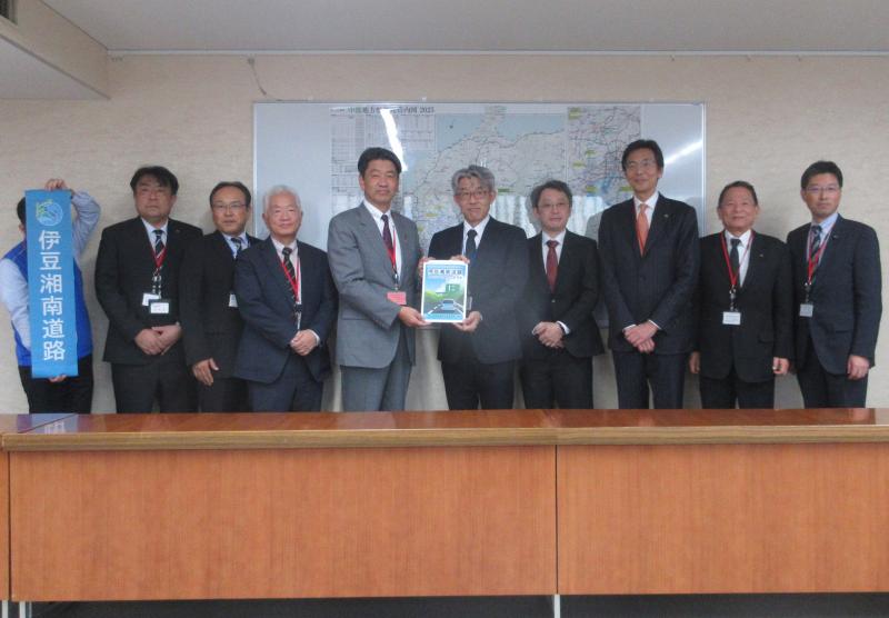 中部地方整備局にて、伊豆湘南道路の要望活動