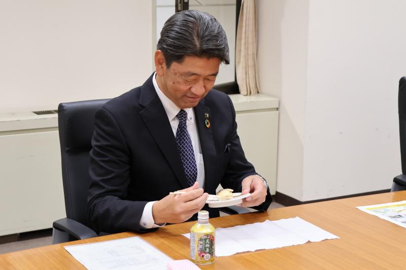 ウツボフェアに先立ち、メニューを試食