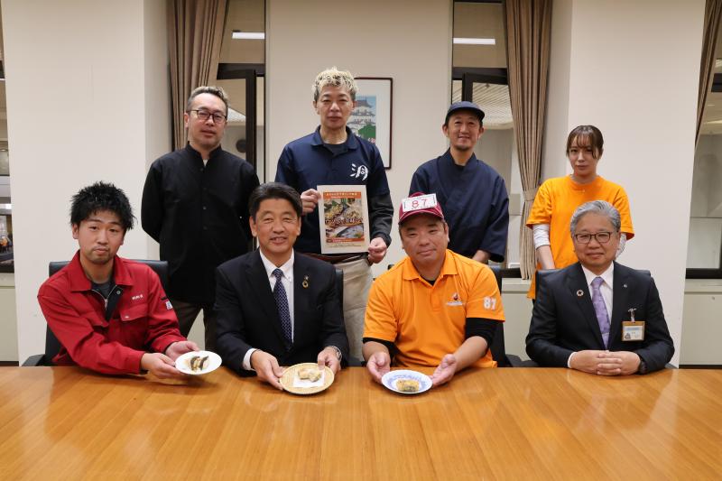 メニュー開発に関わった水産関係者の皆さんと